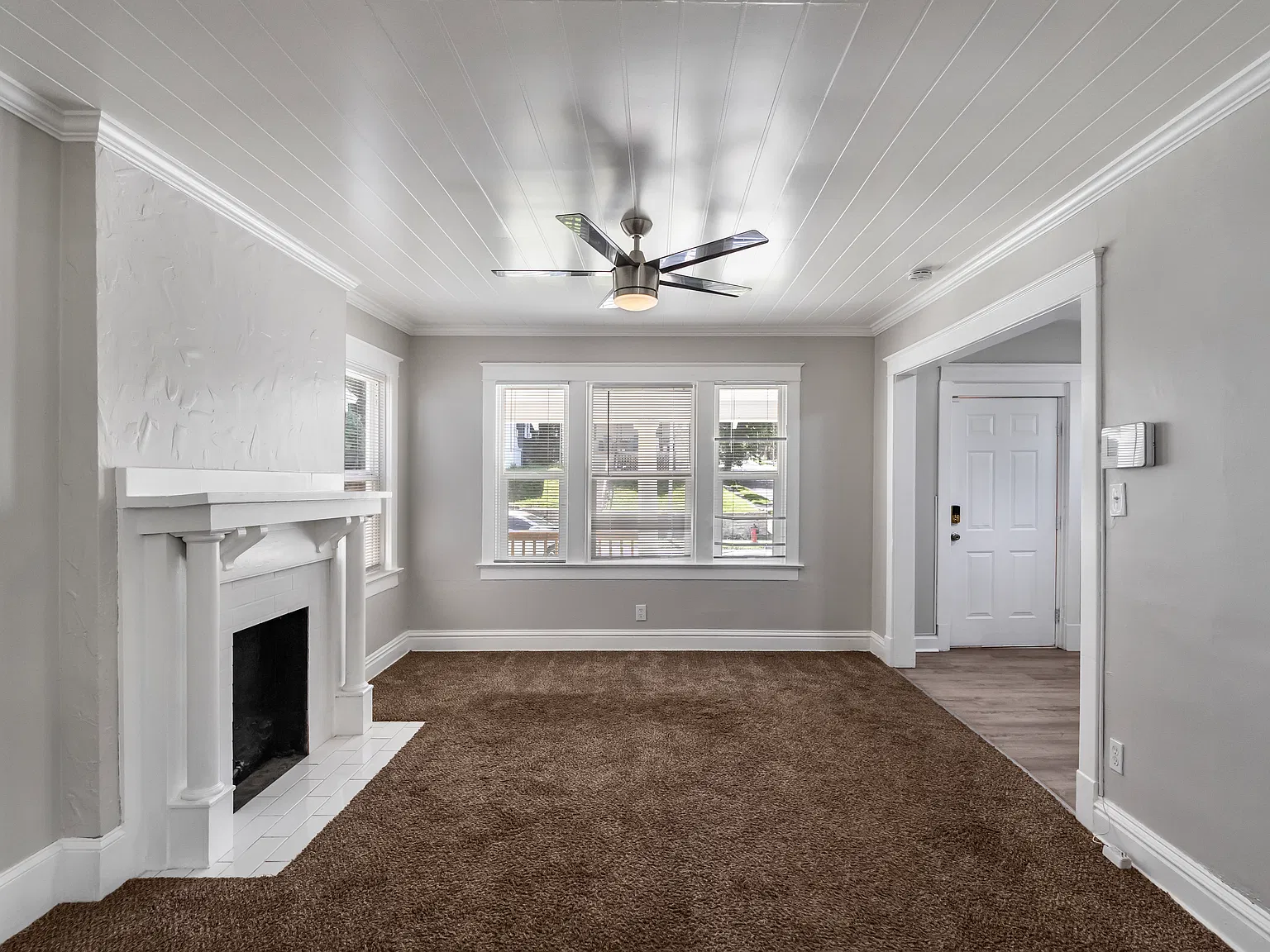 3 bed, 2.5 bath, 1411 sqft, $1,800 — Photo 3