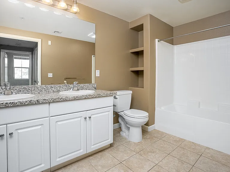 La Verne Village Luxury Apartment Homes — Photo 26