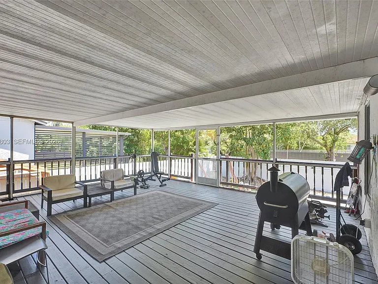9750 SW 211th St — Photo 32