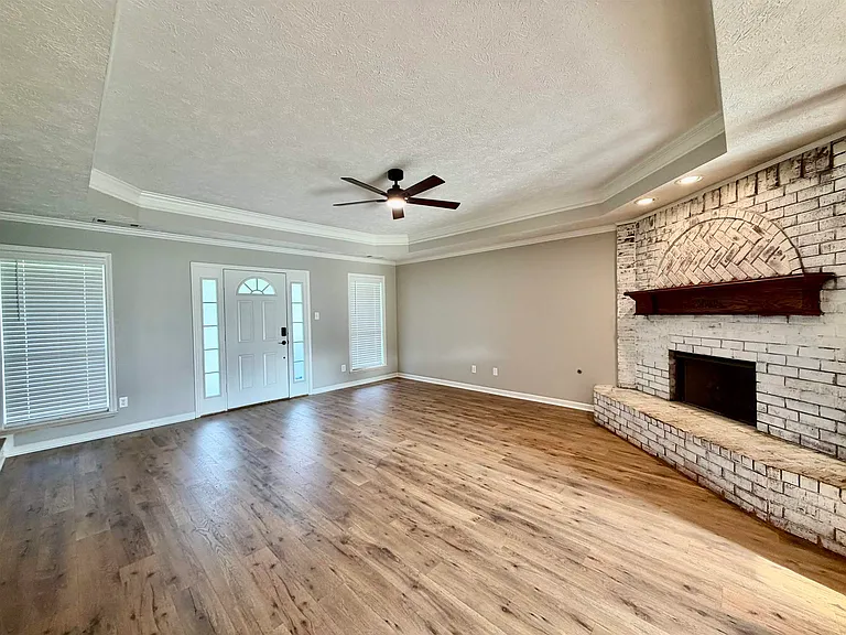271 Meadowland Dr — Photo 6