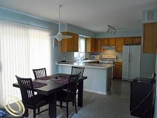 5th image of 3620 Woodview Ave
