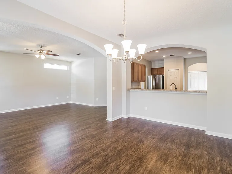 8413 Staplehurst Dr W — Photo 6
