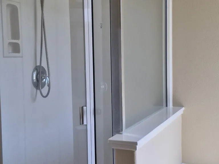 1705 Barlow Trl — Photo 3