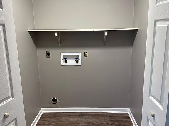 4th image of 2703 Debbie Ln