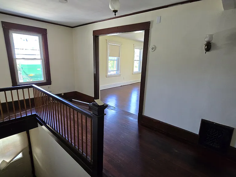 40 Maple St — Photo 8
