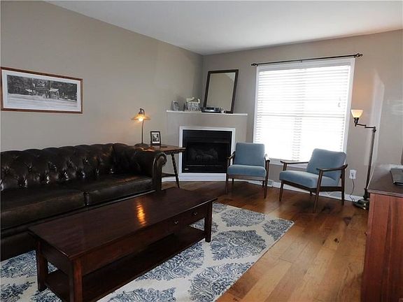 3rd image of 401 Cattail Dr