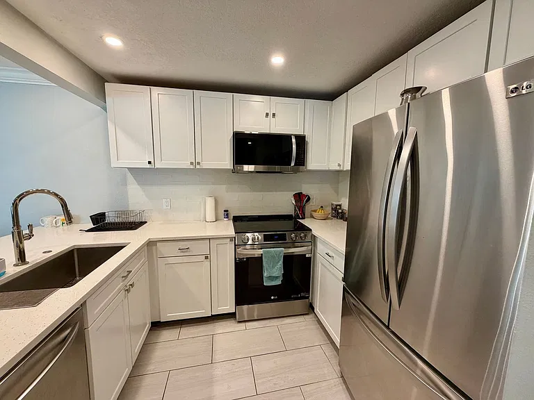 2416 W Chicago Ave — Photo 3