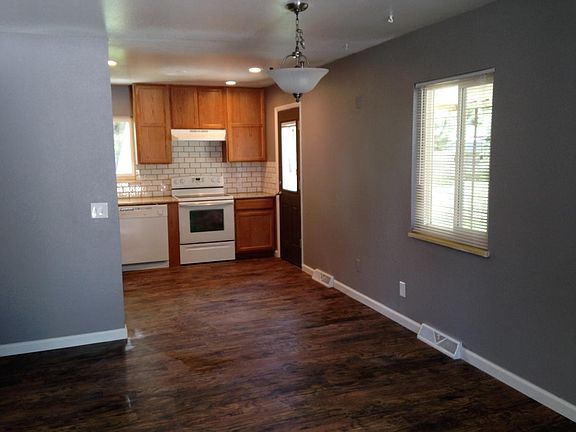 from front door to kitchen