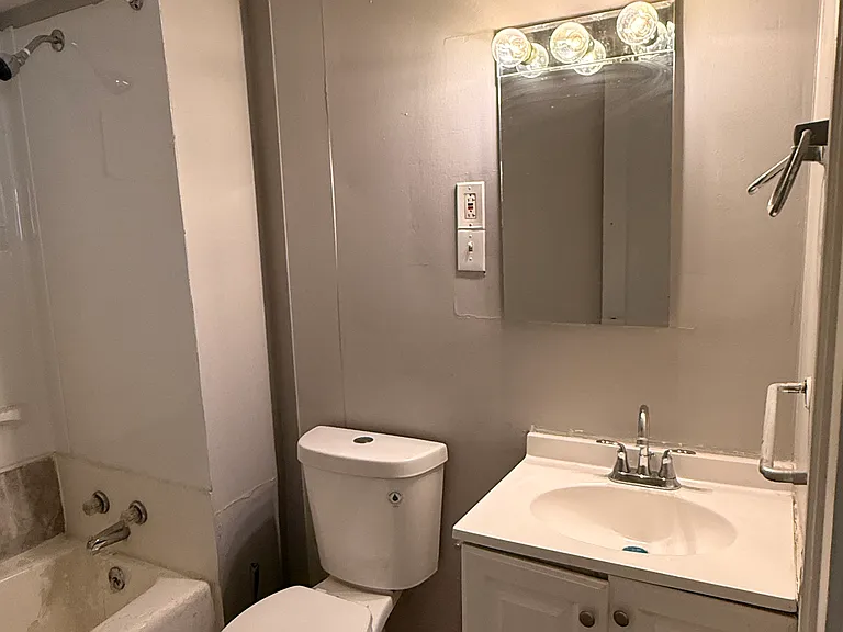 3263 E 117th St #1A — Photo 1