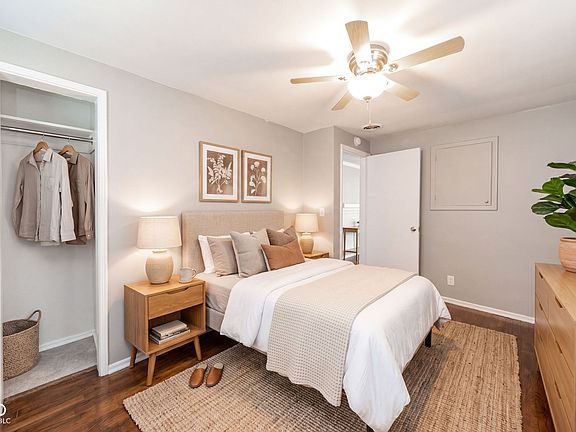 3rd image of 3729 Burton Pl