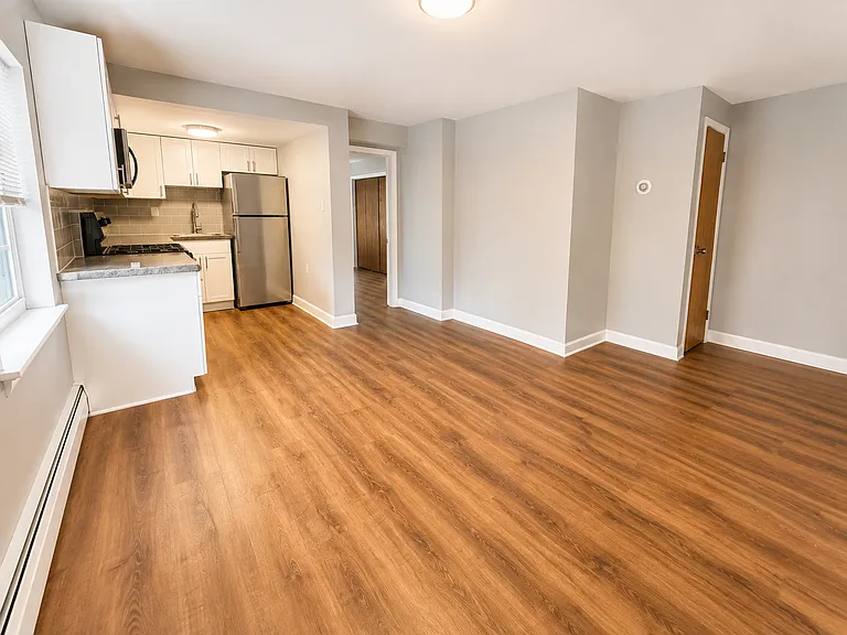 101 S Chestnut St — Photo 2