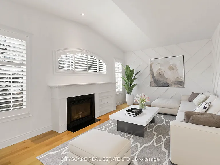 135 Innville Cres — Photo 8