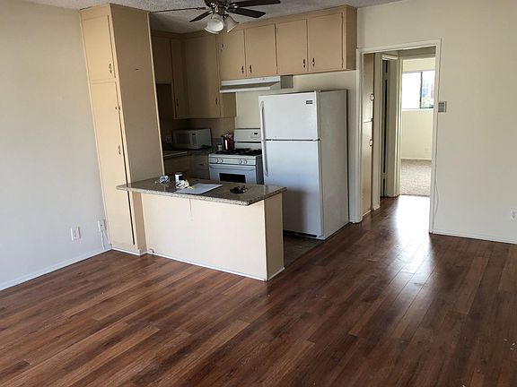 4th image of 11911 Hart St APT 8
