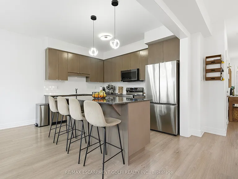 45 Dominion Cres — Photo 6