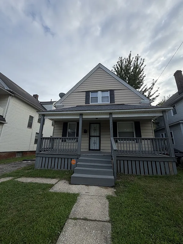 3 bed, 2.0 bath, 1431 sqft, $1,400 — Photo 1