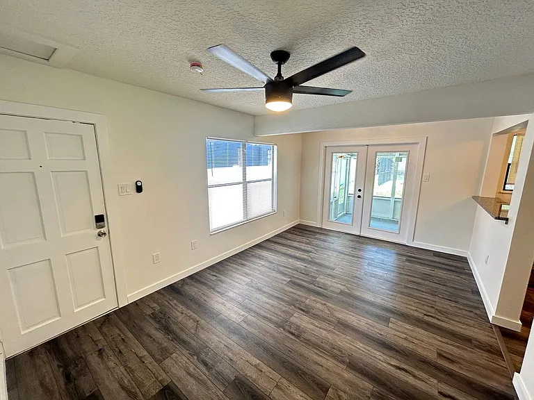 1303 E Harding St #W — Photo 5