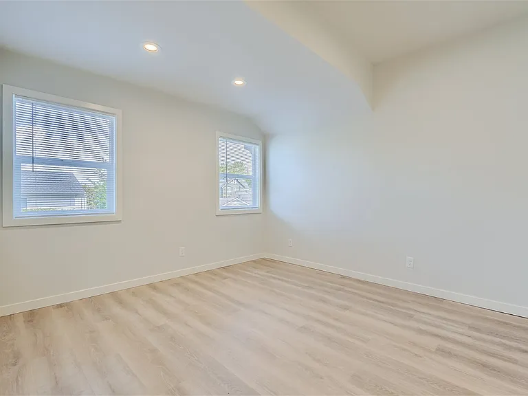 1704 S Hanford St — Photo 22