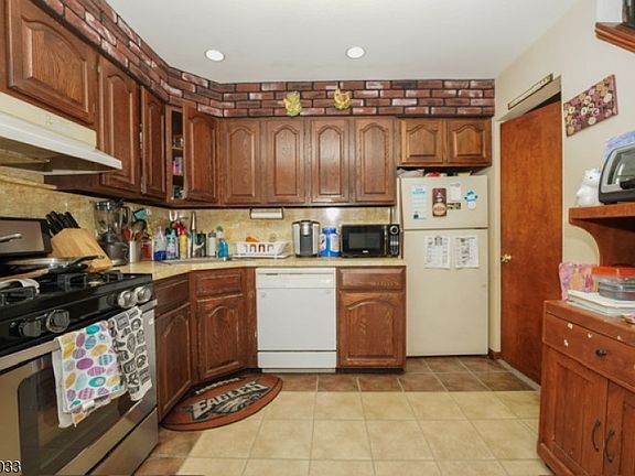 4th image of 155 Rutherford Blvd