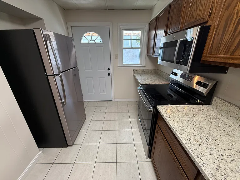 229 E Main St — Photo 5