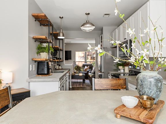 5th image of 218 Spring Crossing Cir