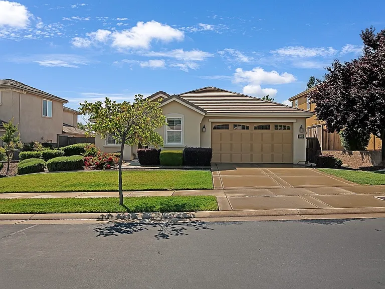 4084 David Loop — Photo 1