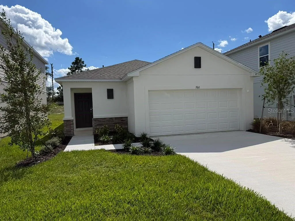 3 bed, 2.0 bath, 1602 sqft, $2,100 — Photo 2