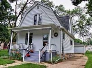 832 Augusta Ave, Elgin, IL 60120