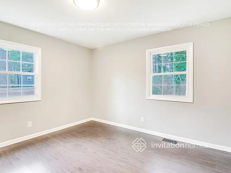 1100 Chatham Ln — Photo 16