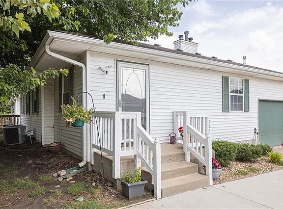 3rd image of 222 E Hansen Ct