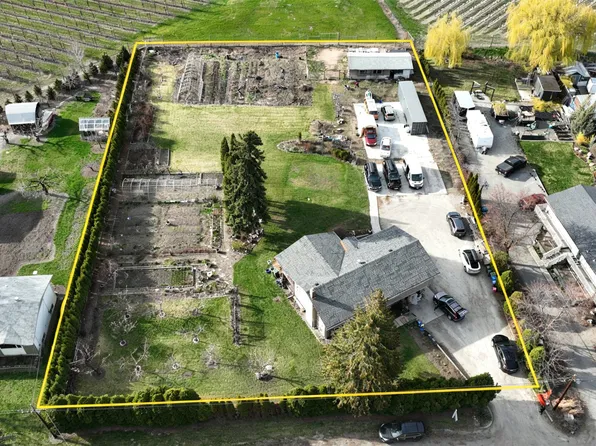 2662 Longhill Rd, Kelowna, BC V1V 2G5