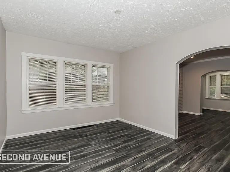 3302 Broadwell Ave — Photo 5
