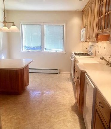 2nd image of 37 Dawn Ln