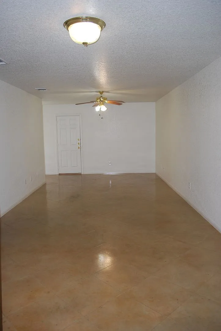 Building Photo - 911 Lemonwood St #B