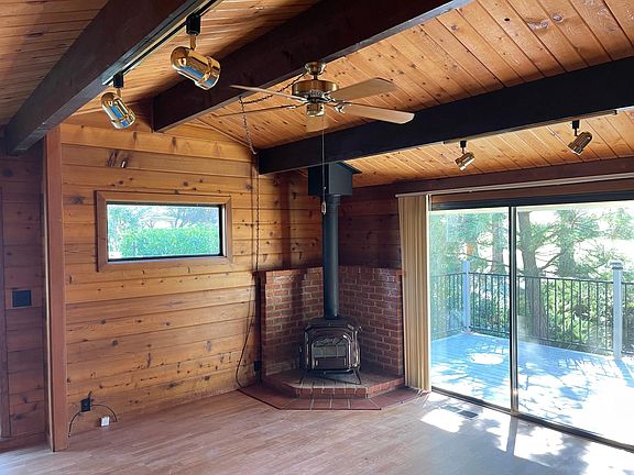 Living Room/Den