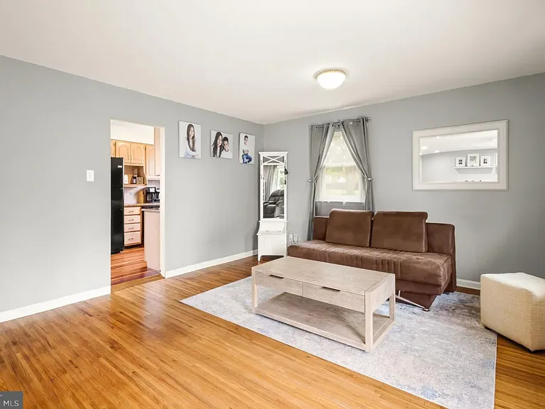 126 Greenwood Rd — Photo 2