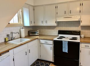 43 Hobbit Hl, Warren, VT 05674