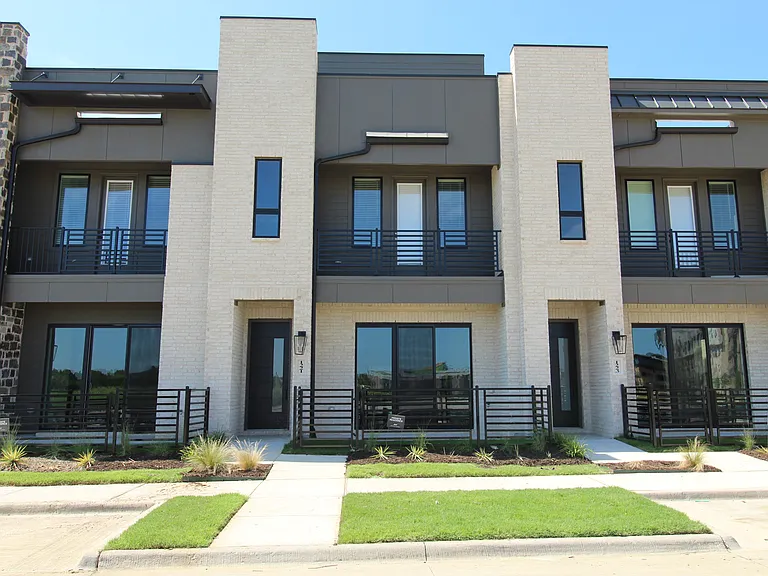1221 Doris May Dr — Photo 2