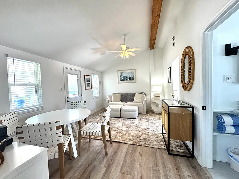 6980 Poinsettia Ave — Photo 14