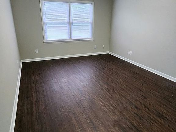5th image of 106 Trevilians Sq #18