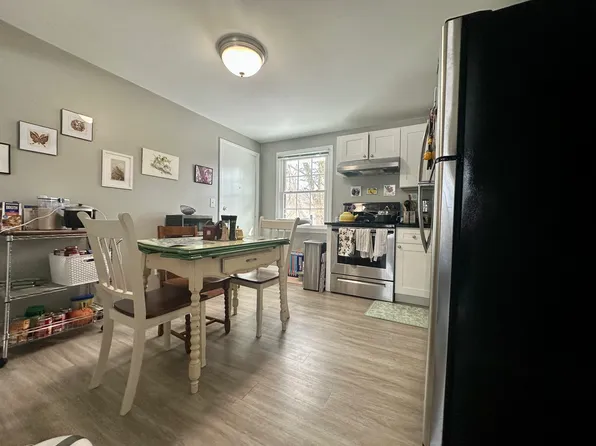 39 Old Amherst Rd #B3, Sunderland, MA 01375