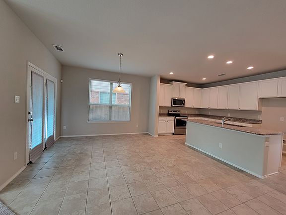 5th image of 4725 Redbud Dr
