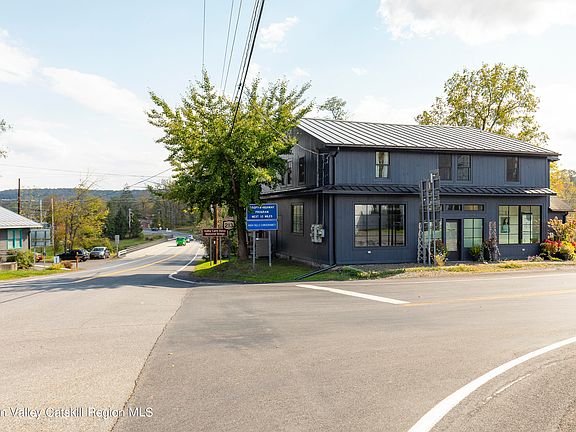 3rd image of 2303 Lucas Turnpike