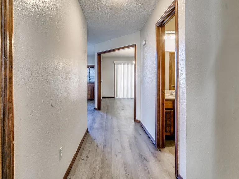 9006 N Rockwell Dr — Photo 10