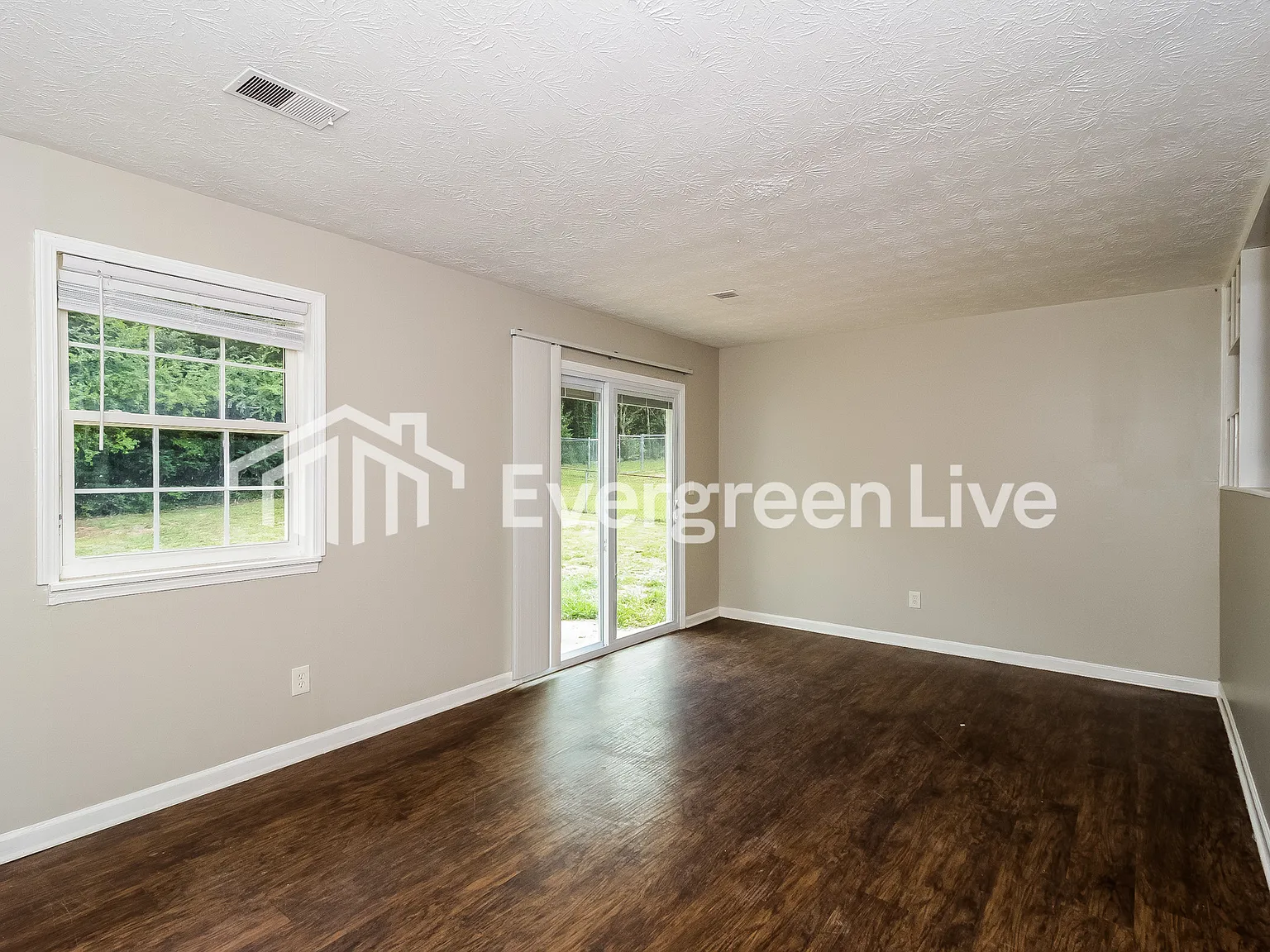 3 bed, 2.0 bath, 1120 sqft, $1,595 — Photo 3