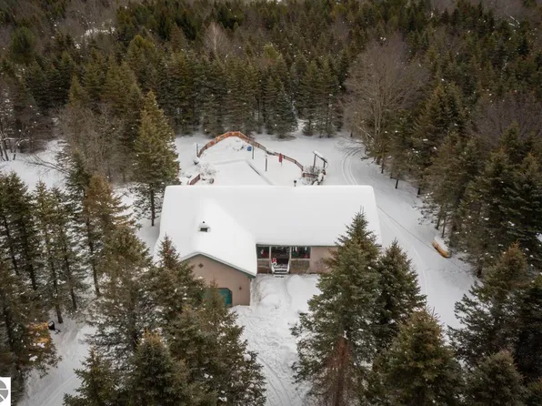 18725 Wells Rd, Thompsonville, MI 49683