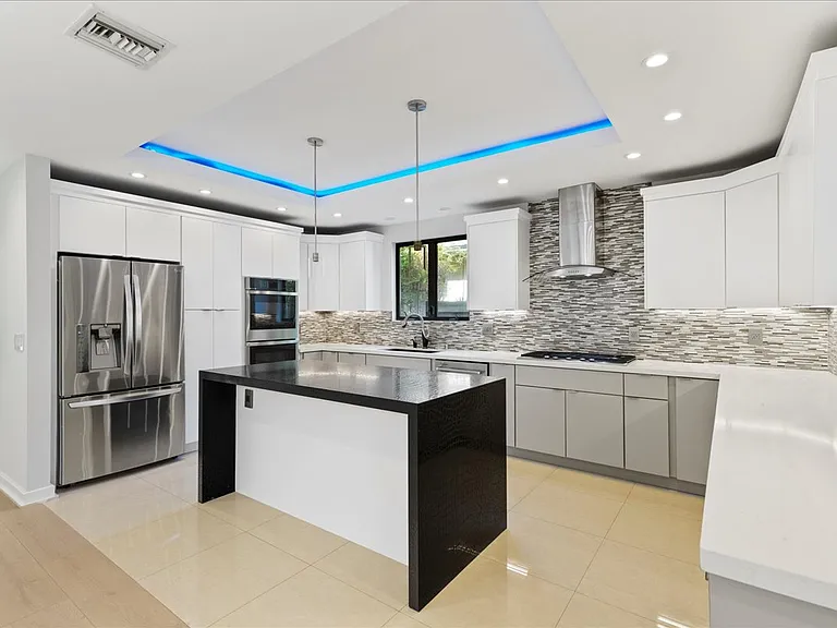 15221 Valley Vista Blvd — Photo 5