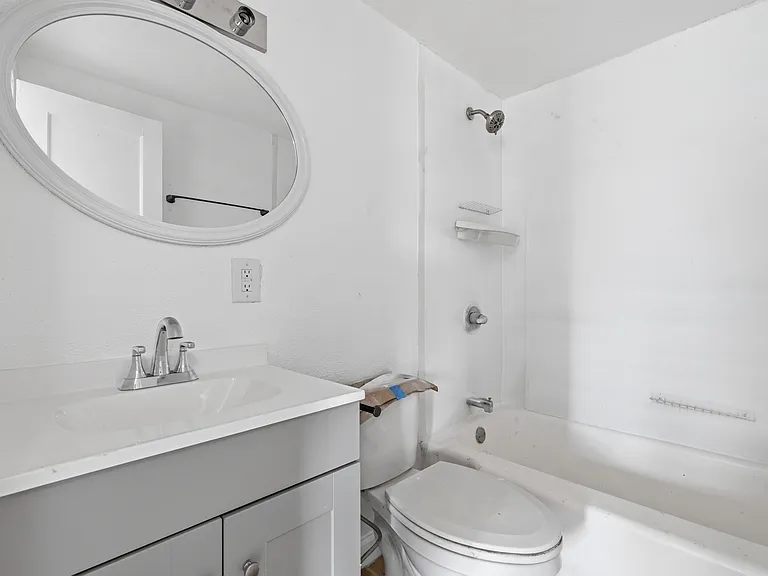 420 W 25th St — Photo 3