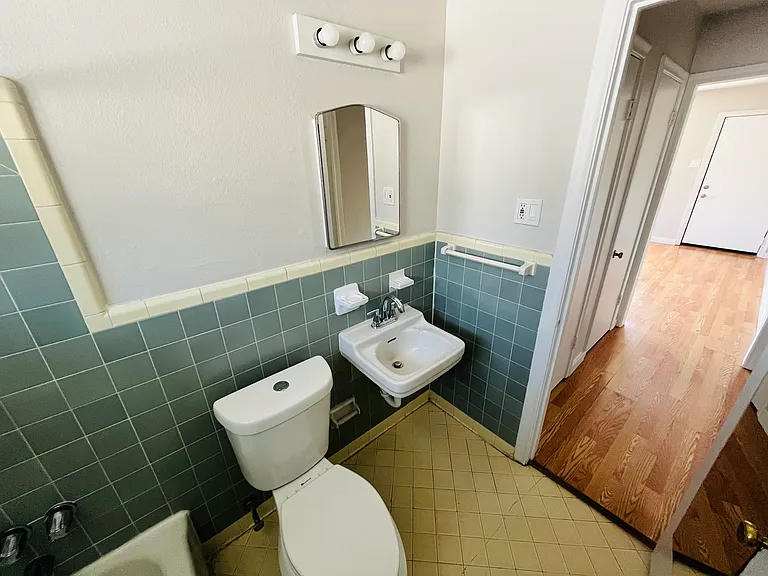 4012 N Hall St #A — Photo 10