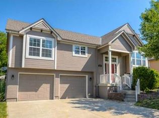237 NE Chateau Dr, Blue Springs, MO 64014