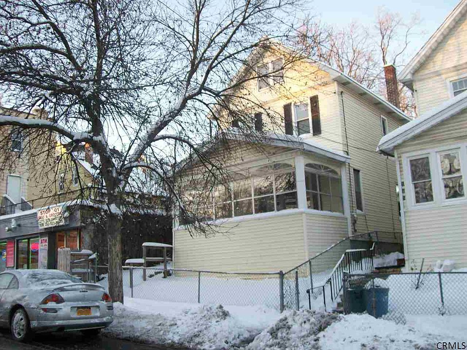 2nd image of 147 2nd Ave